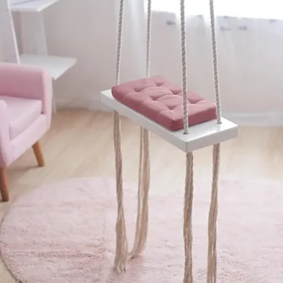 Siège de balançoire en bois avec coussin
